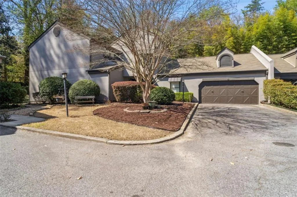 2914 Lenox Road Ne Unit 12, Atlanta, Georgia 30324, 4 Bedrooms Bedrooms, ,3 BathroomsBathrooms,Residential,Sold,2914 Lenox Road Ne Unit 12,7546808
