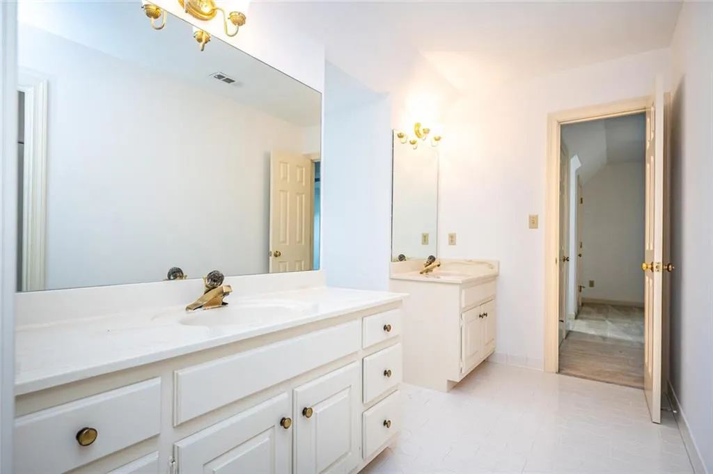 175 Treadwick Drive, Sandy Springs, Georgia 30350, 4 Bedrooms Bedrooms, ,3 BathroomsBathrooms,Residential,Sold,175 Treadwick Drive,6905859