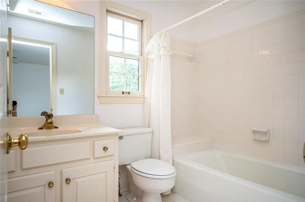 175 Treadwick Drive, Sandy Springs, Georgia 30350, 4 Bedrooms Bedrooms, ,3 BathroomsBathrooms,Residential,Sold,175 Treadwick Drive,6905859