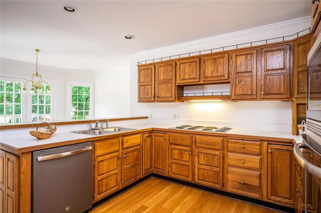 175 Treadwick Drive, Sandy Springs, Georgia 30350, 4 Bedrooms Bedrooms, ,3 BathroomsBathrooms,Residential,Sold,175 Treadwick Drive,6905859