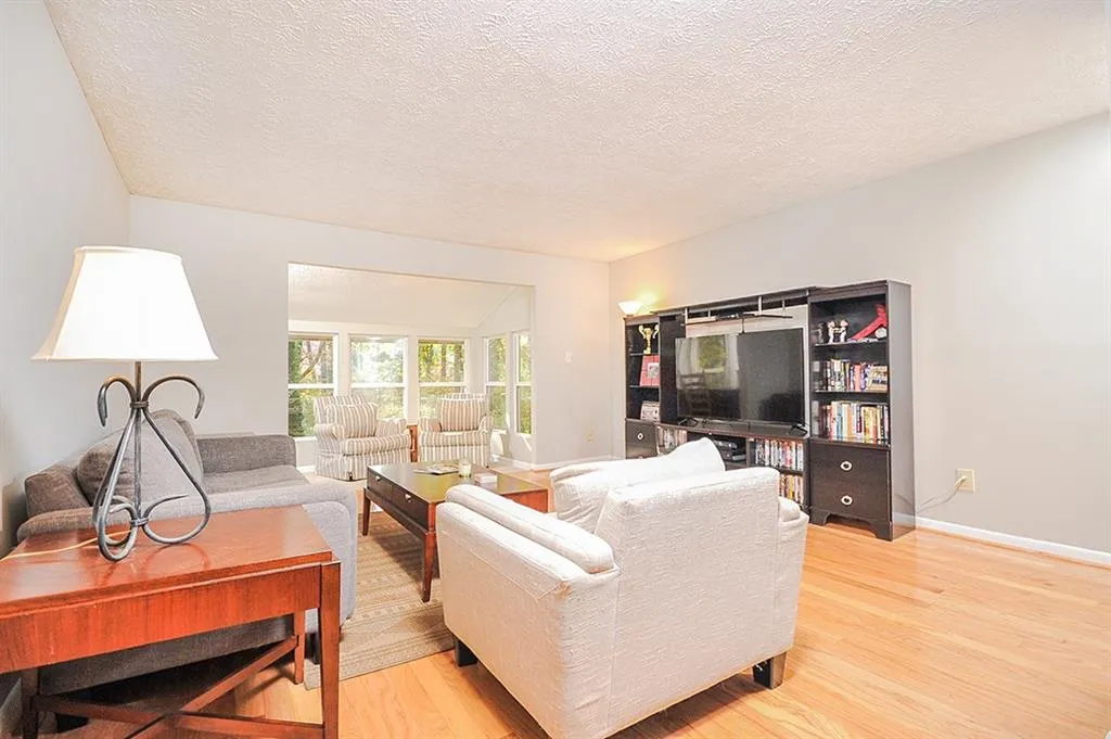 5143 Roswell Road Unit 8, Atlanta, Georgia 30342, 2 Bedrooms Bedrooms, ,1 BathroomBathrooms,Residential,Sold,5143 Roswell Road Unit 8,5936378