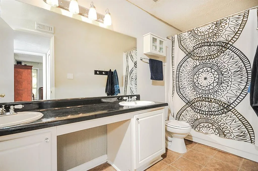 5143 Roswell Road Unit 8, Atlanta, Georgia 30342, 2 Bedrooms Bedrooms, ,1 BathroomBathrooms,Residential,Sold,5143 Roswell Road Unit 8,5936378