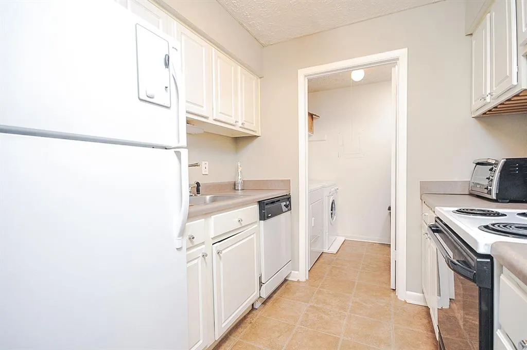 5143 Roswell Road Unit 8, Atlanta, Georgia 30342, 2 Bedrooms Bedrooms, ,1 BathroomBathrooms,Residential,Sold,5143 Roswell Road Unit 8,5936378