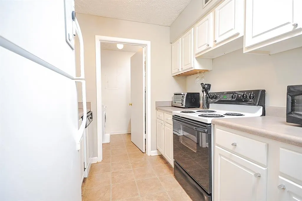 5143 Roswell Road Unit 8, Atlanta, Georgia 30342, 2 Bedrooms Bedrooms, ,1 BathroomBathrooms,Residential,Sold,5143 Roswell Road Unit 8,5936378