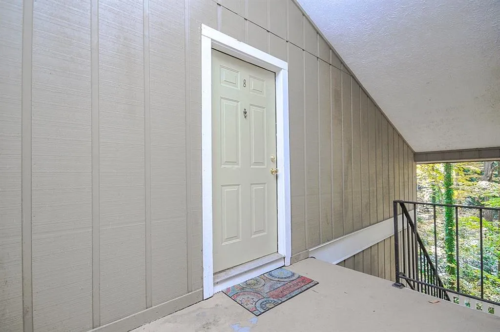 5143 Roswell Road Unit 8, Atlanta, Georgia 30342, 2 Bedrooms Bedrooms, ,1 BathroomBathrooms,Residential,Sold,5143 Roswell Road Unit 8,5936378