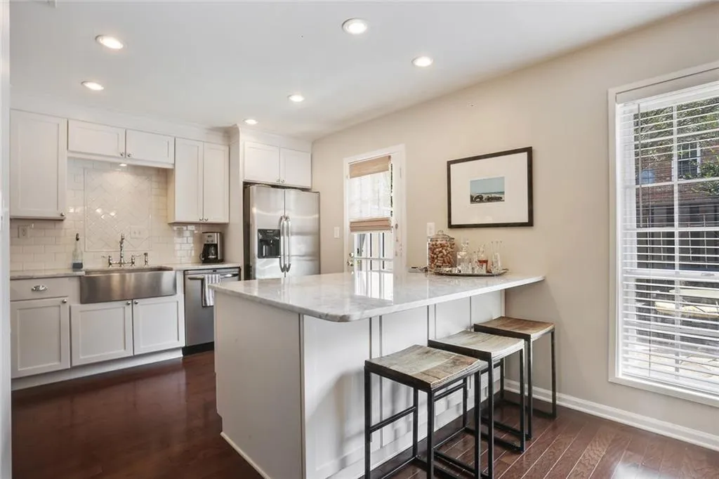 11 Palace Green Place Nw, Atlanta, Georgia 30318, 2 Bedrooms Bedrooms, ,2 BathroomsBathrooms,Residential,Sold,11 Palace Green Place Nw,6070780
