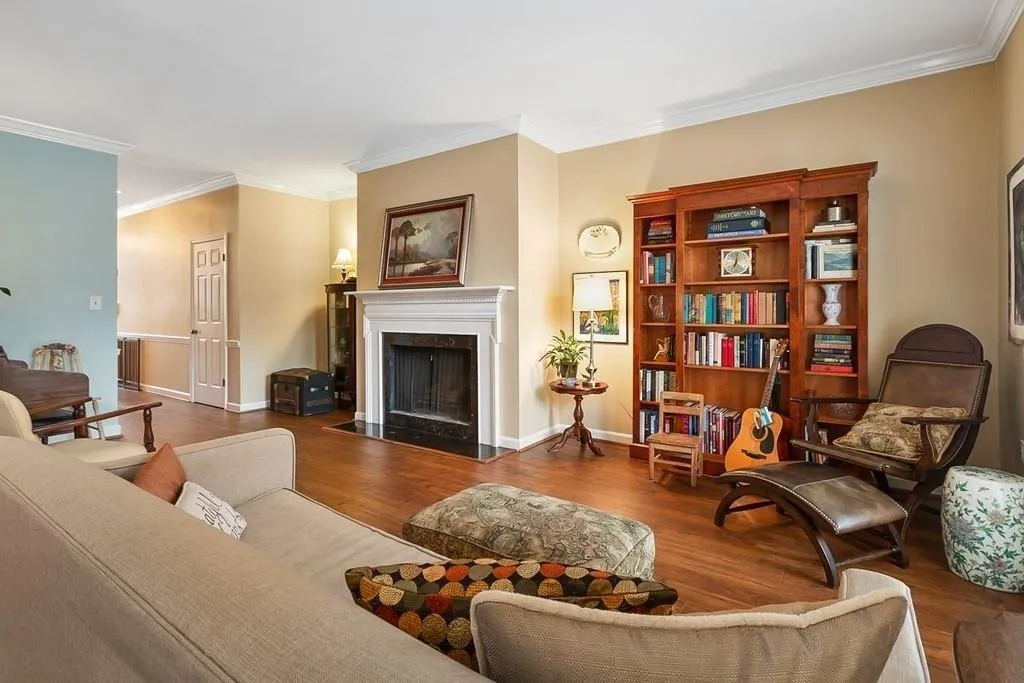65 Willow Glen, Sandy Springs, Georgia 30342, 3 Bedrooms Bedrooms, ,2 BathroomsBathrooms,Residential,Sold,65 Willow Glen,6535616