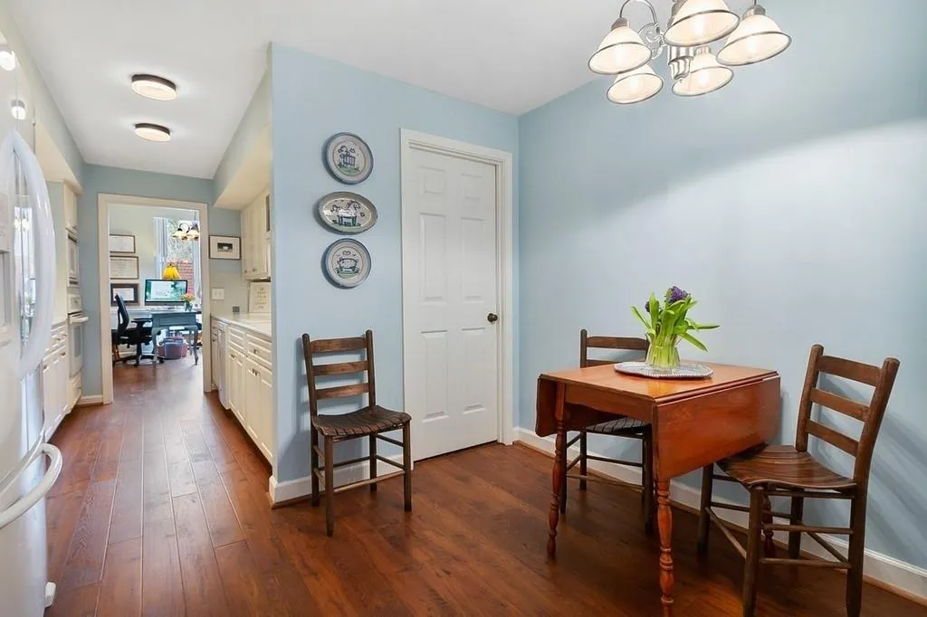 65 Willow Glen, Sandy Springs, Georgia 30342, 3 Bedrooms Bedrooms, ,2 BathroomsBathrooms,Residential,Sold,65 Willow Glen,6535616