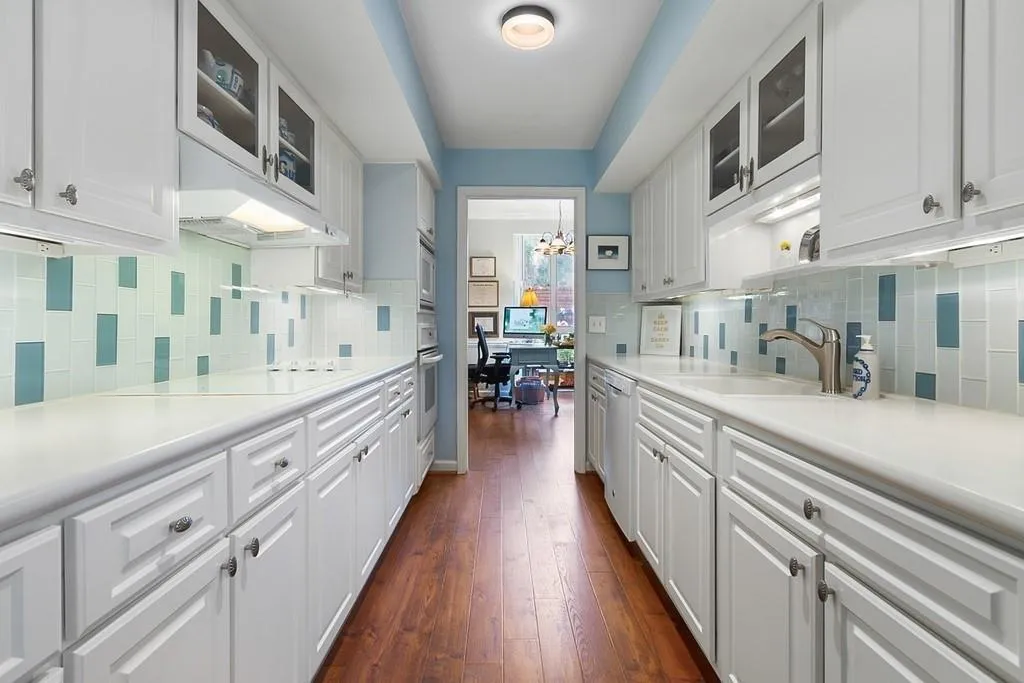 65 Willow Glen, Sandy Springs, Georgia 30342, 3 Bedrooms Bedrooms, ,2 BathroomsBathrooms,Residential,Sold,65 Willow Glen,6535616
