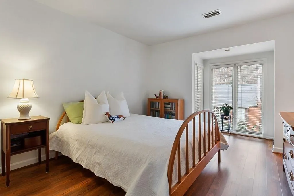 65 Willow Glen, Sandy Springs, Georgia 30342, 3 Bedrooms Bedrooms, ,2 BathroomsBathrooms,Residential,Sold,65 Willow Glen,6535616