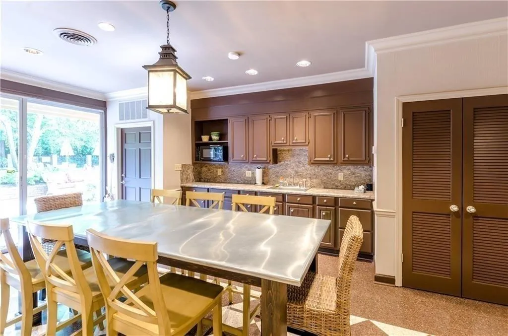 65 Willow Glen, Sandy Springs, Georgia 30342, 3 Bedrooms Bedrooms, ,2 BathroomsBathrooms,Residential,Sold,65 Willow Glen,6535616