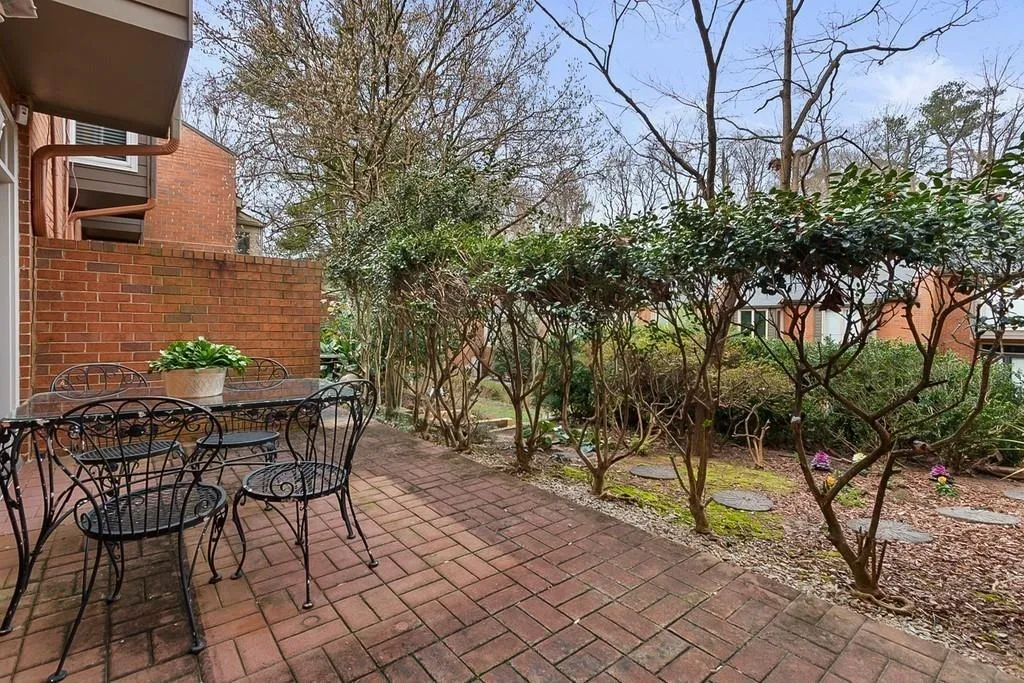 65 Willow Glen, Sandy Springs, Georgia 30342, 3 Bedrooms Bedrooms, ,2 BathroomsBathrooms,Residential,Sold,65 Willow Glen,6535616