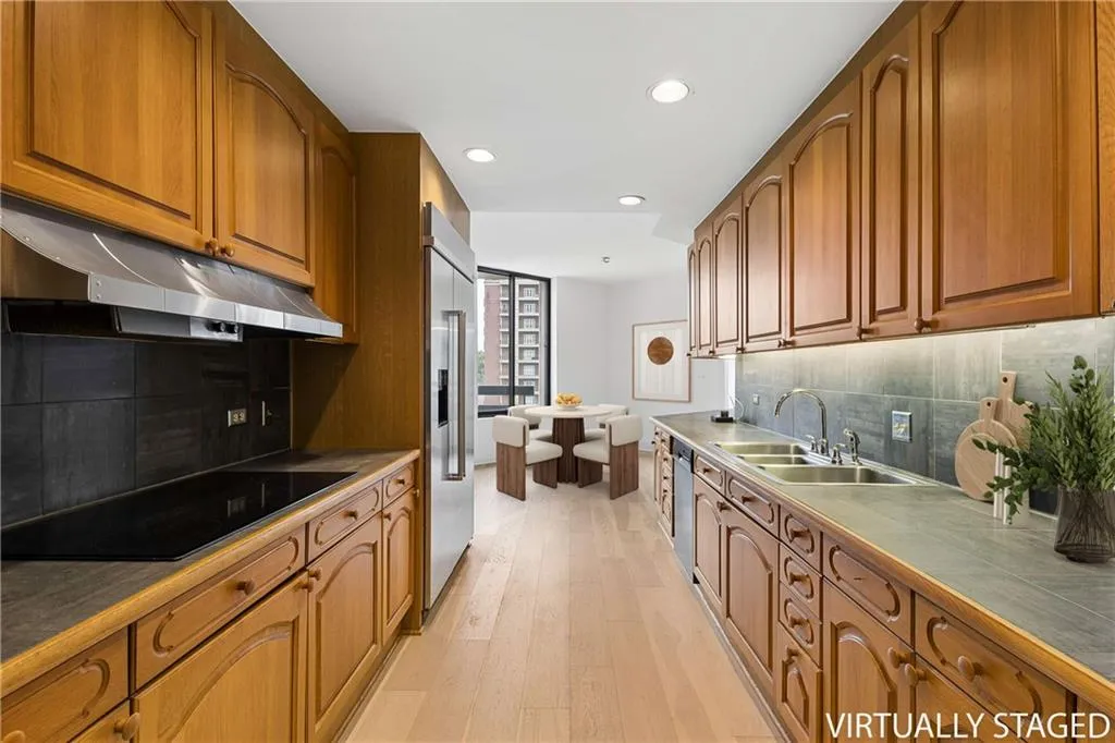 2660 Peachtree Road Nw Unit 11e, Atlanta, Georgia 30305, 3 Bedrooms Bedrooms, 0 ,3 BathroomsBathrooms,Residential,For Sale,2660 Peachtree Road Nw Unit 11e,7767292