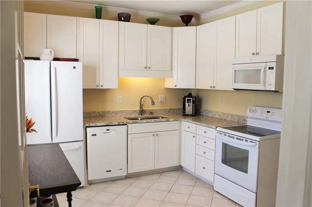 5135 Chemin De Vie Unit 5135, Atlanta, Georgia 30342, 2 Bedrooms Bedrooms, ,2 BathroomsBathrooms,Residential,Sold,5135 Chemin De Vie Unit 5135,6570221