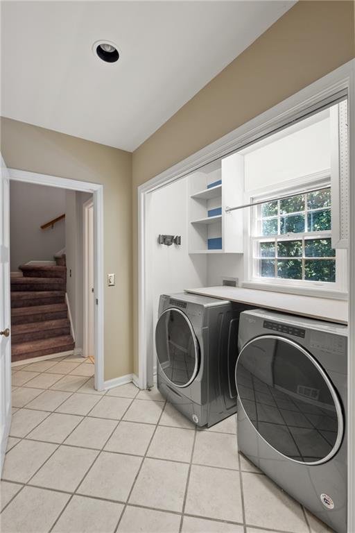 975 Buckhorn E, Sandy Springs, Georgia 30350, 6 Bedrooms Bedrooms, ,4 BathroomsBathrooms,Residential,Sold,975 Buckhorn E,7251860