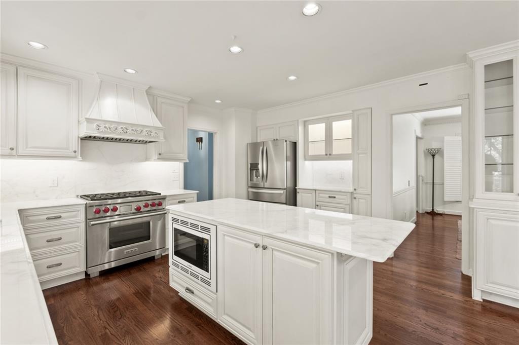 975 Buckhorn E, Sandy Springs, Georgia 30350, 6 Bedrooms Bedrooms, ,4 BathroomsBathrooms,Residential,Sold,975 Buckhorn E,7251860