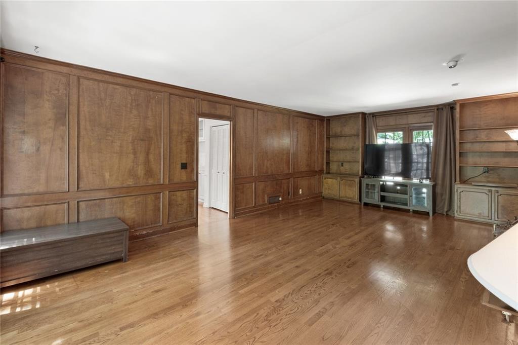 975 Buckhorn E, Sandy Springs, Georgia 30350, 6 Bedrooms Bedrooms, ,4 BathroomsBathrooms,Residential,Sold,975 Buckhorn E,7251860