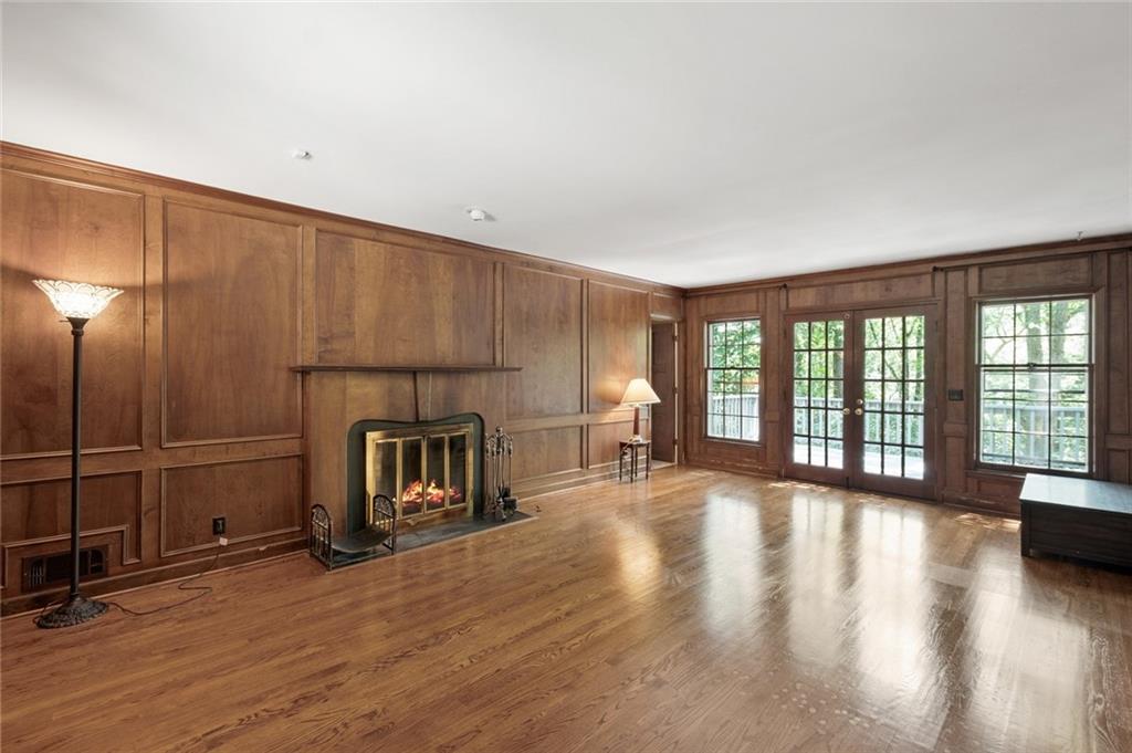 975 Buckhorn E, Sandy Springs, Georgia 30350, 6 Bedrooms Bedrooms, ,4 BathroomsBathrooms,Residential,Sold,975 Buckhorn E,7251860