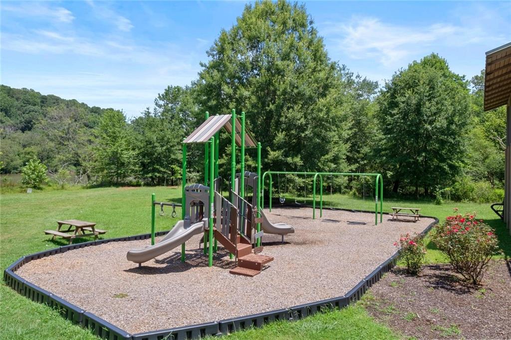 975 Buckhorn E, Sandy Springs, Georgia 30350, 6 Bedrooms Bedrooms, ,4 BathroomsBathrooms,Residential,Sold,975 Buckhorn E,7251860