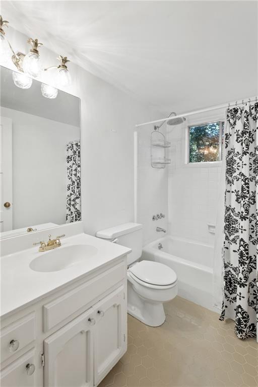 975 Buckhorn E, Sandy Springs, Georgia 30350, 6 Bedrooms Bedrooms, ,4 BathroomsBathrooms,Residential,Sold,975 Buckhorn E,7251860