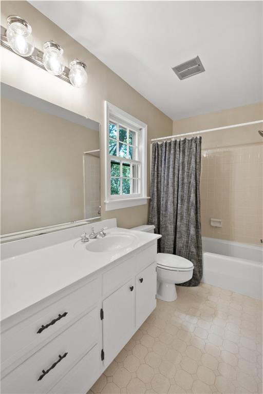 975 Buckhorn E, Sandy Springs, Georgia 30350, 6 Bedrooms Bedrooms, ,4 BathroomsBathrooms,Residential,Sold,975 Buckhorn E,7251860