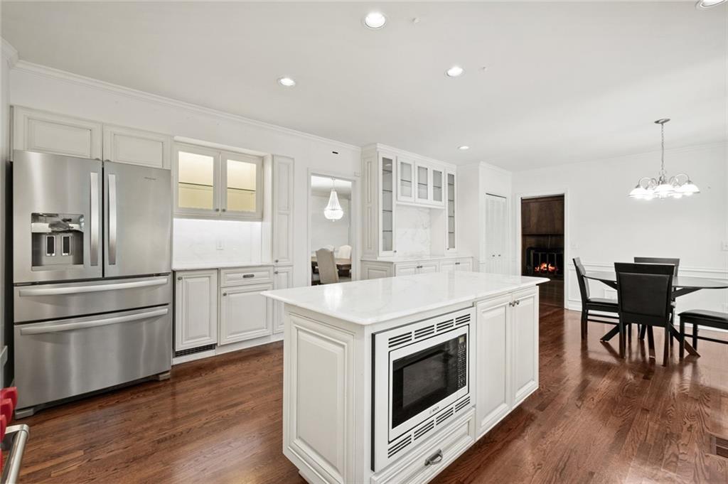 975 Buckhorn E, Sandy Springs, Georgia 30350, 6 Bedrooms Bedrooms, ,4 BathroomsBathrooms,Residential,Sold,975 Buckhorn E,7251860