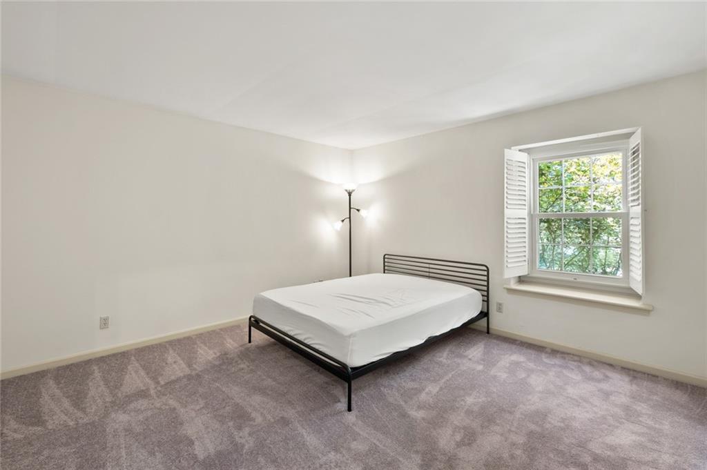 975 Buckhorn E, Sandy Springs, Georgia 30350, 6 Bedrooms Bedrooms, ,4 BathroomsBathrooms,Residential,Sold,975 Buckhorn E,7251860