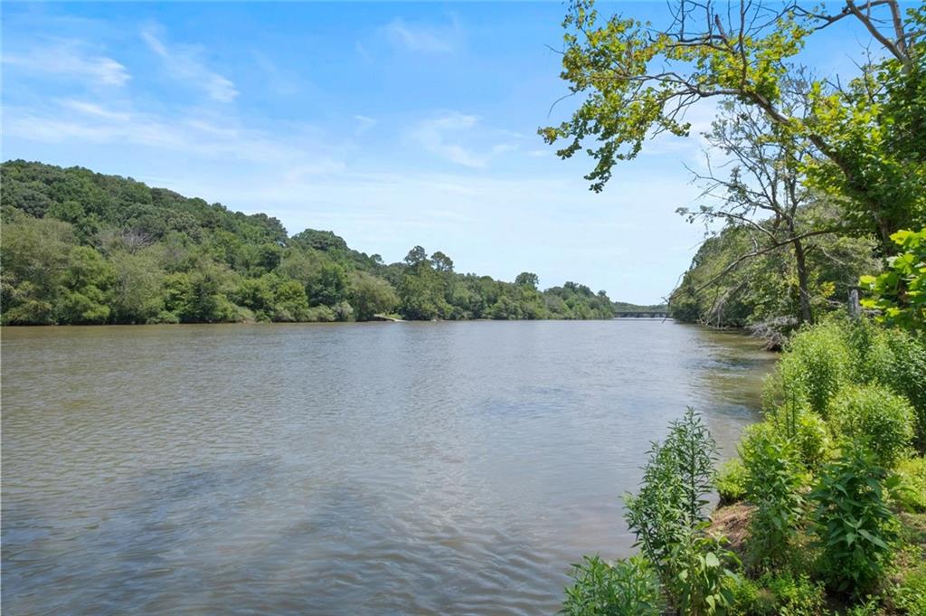 975 Buckhorn E, Sandy Springs, Georgia 30350, 6 Bedrooms Bedrooms, ,4 BathroomsBathrooms,Residential,Sold,975 Buckhorn E,7251860