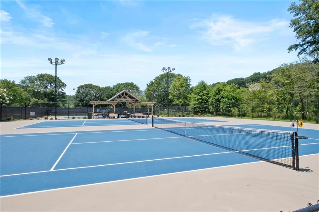 975 Buckhorn E, Sandy Springs, Georgia 30350, 6 Bedrooms Bedrooms, ,4 BathroomsBathrooms,Residential,Sold,975 Buckhorn E,7251860