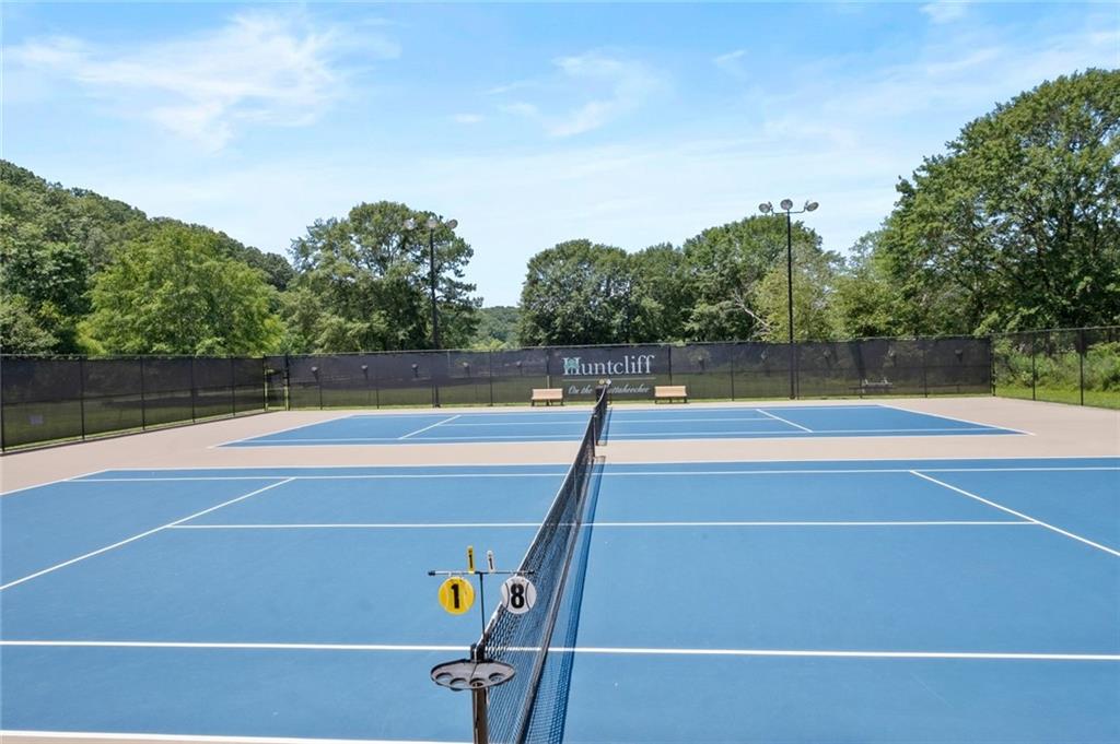 975 Buckhorn E, Sandy Springs, Georgia 30350, 6 Bedrooms Bedrooms, ,4 BathroomsBathrooms,Residential,Sold,975 Buckhorn E,7251860