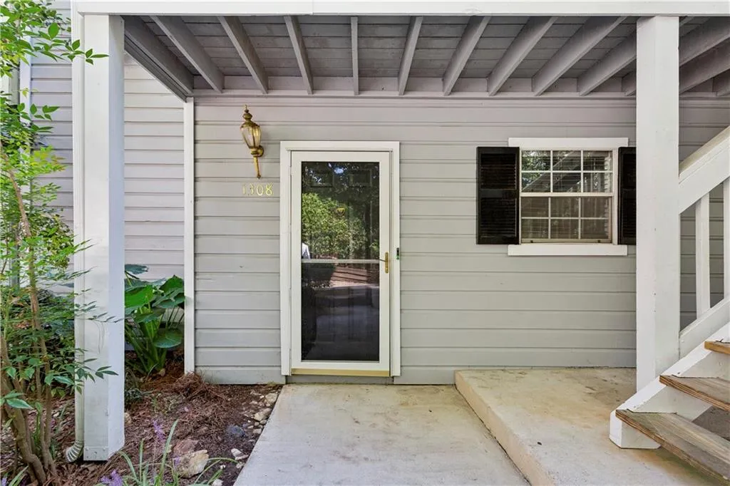 1308 Natchez Trace, Atlanta, Georgia 30350, 2 Bedrooms Bedrooms, ,1 BathroomBathrooms,Residential,For Sale,1308 Natchez Trace,7655066