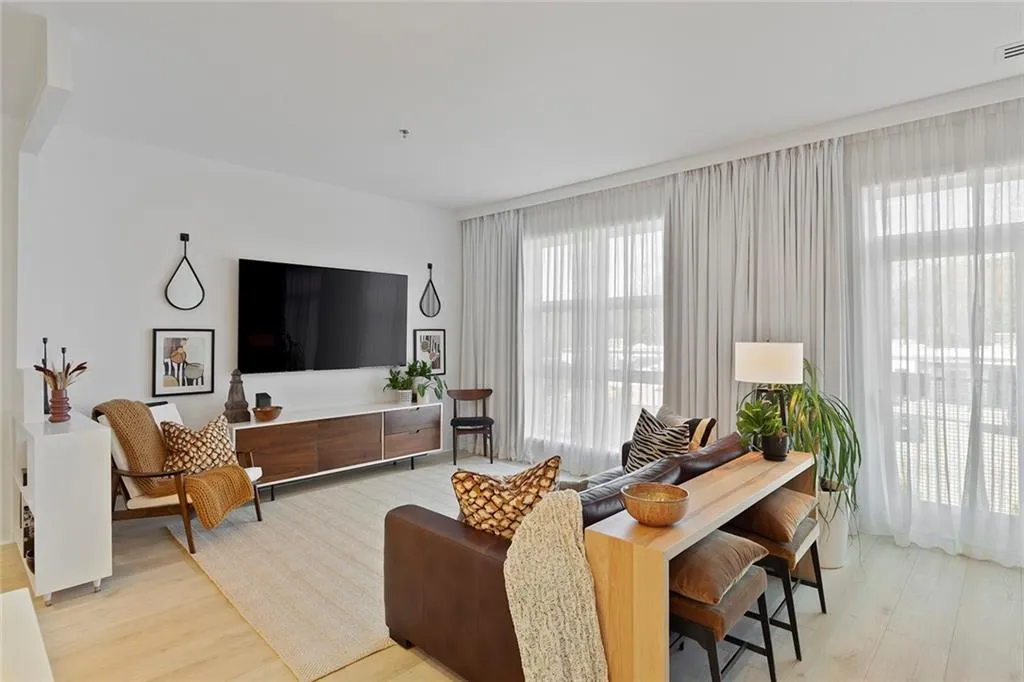 560 Dutch Valley Northeast Unit 2313, Atlanta, Georgia 30324, 1 Bedroom Bedrooms, ,1 BathroomBathrooms,Residential,For Sale,560 Dutch Valley Northeast Unit 2313,7631884