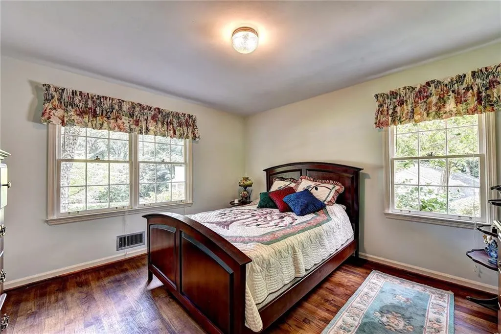 265 Danbury Lane, Atlanta, Georgia 30327, 5 Bedrooms Bedrooms, ,4 BathroomsBathrooms,Residential,Sold,265 Danbury Lane,6035392