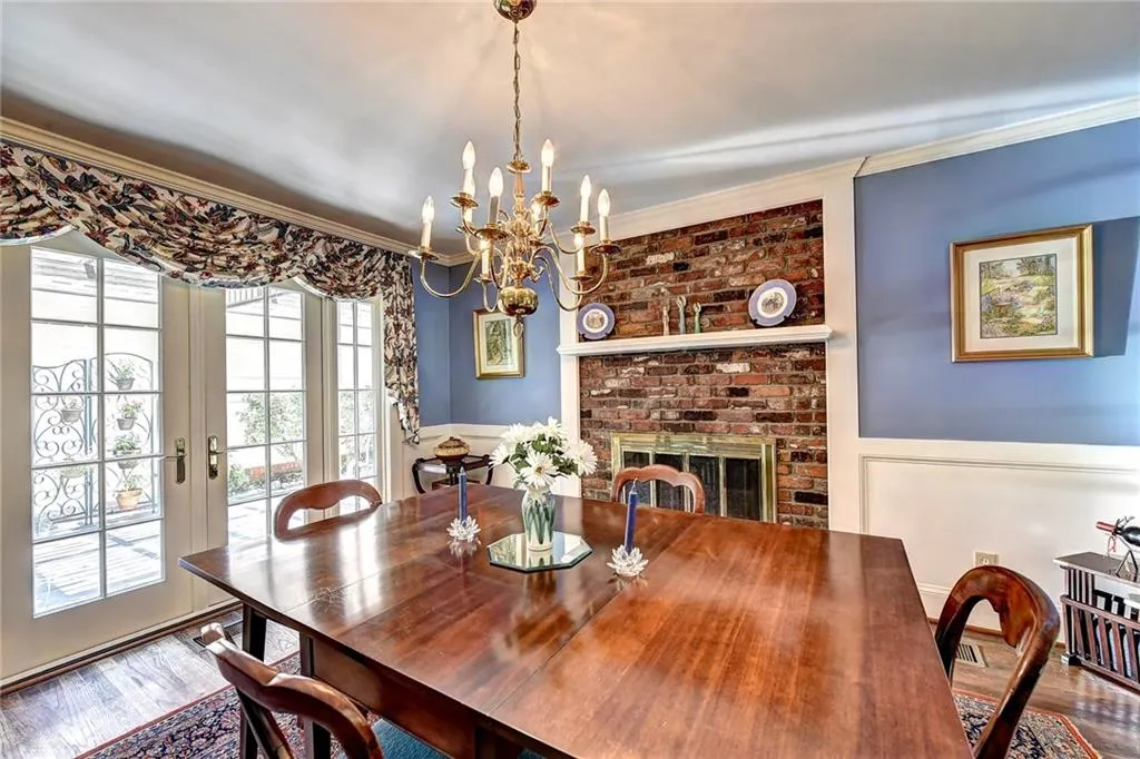 265 Danbury Lane, Atlanta, Georgia 30327, 5 Bedrooms Bedrooms, ,4 BathroomsBathrooms,Residential,Sold,265 Danbury Lane,6035392