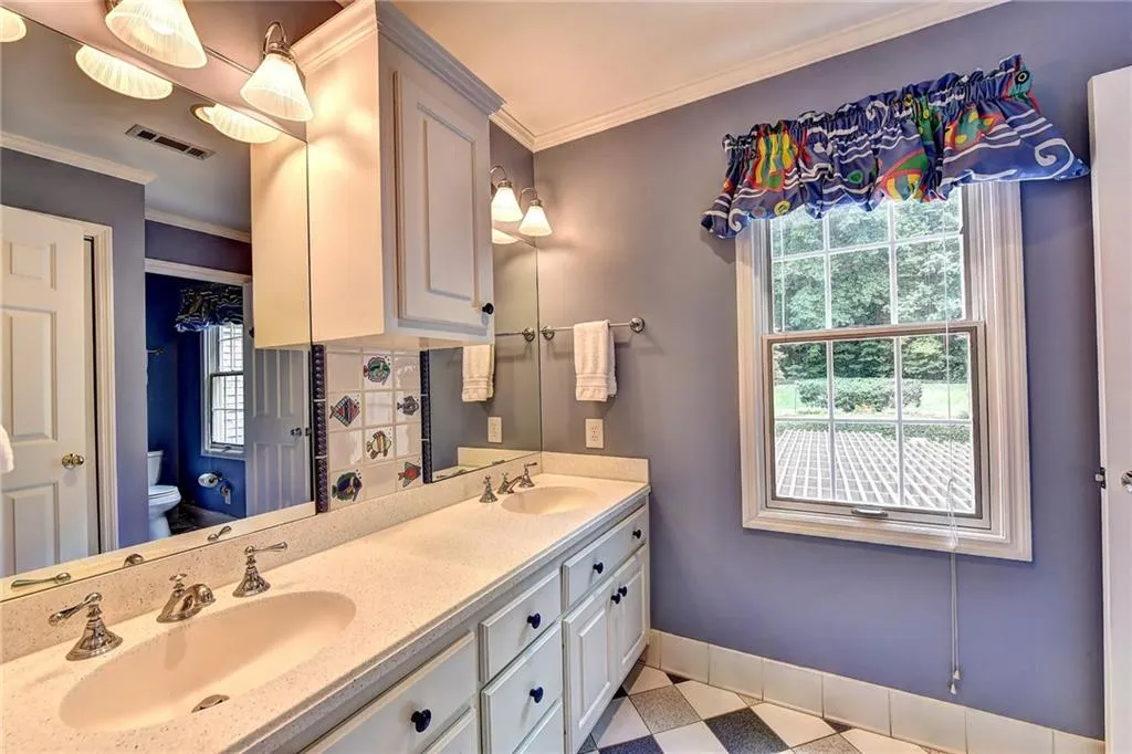 265 Danbury Lane, Atlanta, Georgia 30327, 5 Bedrooms Bedrooms, ,4 BathroomsBathrooms,Residential,Sold,265 Danbury Lane,6035392