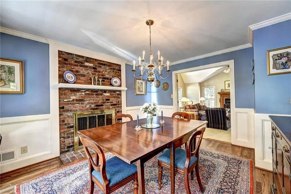 265 Danbury Lane, Atlanta, Georgia 30327, 5 Bedrooms Bedrooms, ,4 BathroomsBathrooms,Residential,Sold,265 Danbury Lane,6035392