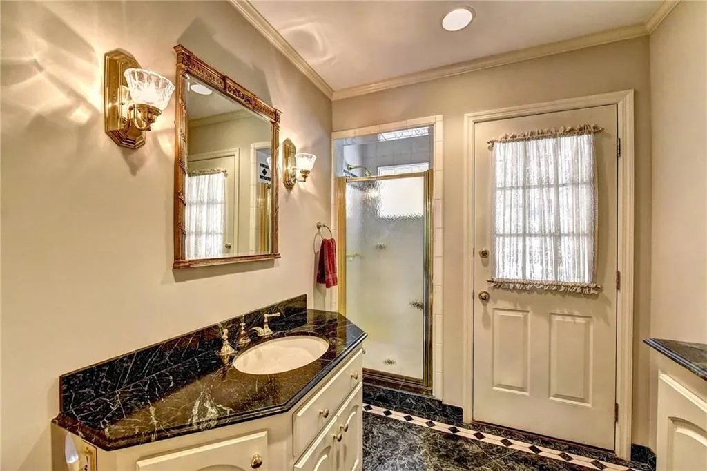 265 Danbury Lane, Atlanta, Georgia 30327, 5 Bedrooms Bedrooms, ,4 BathroomsBathrooms,Residential,Sold,265 Danbury Lane,6035392