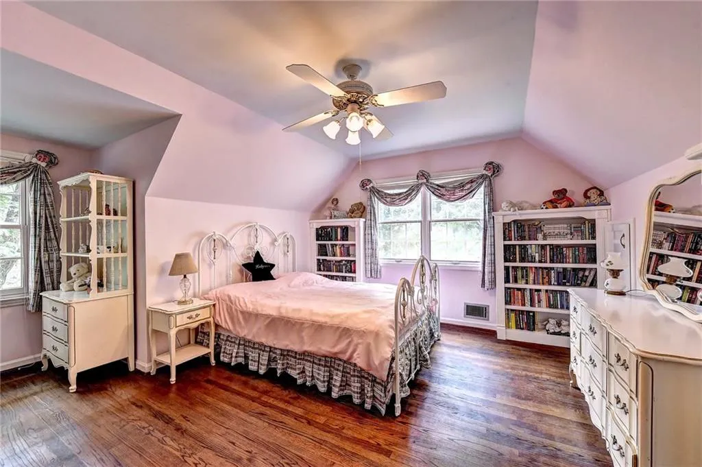 265 Danbury Lane, Atlanta, Georgia 30327, 5 Bedrooms Bedrooms, ,4 BathroomsBathrooms,Residential,Sold,265 Danbury Lane,6035392