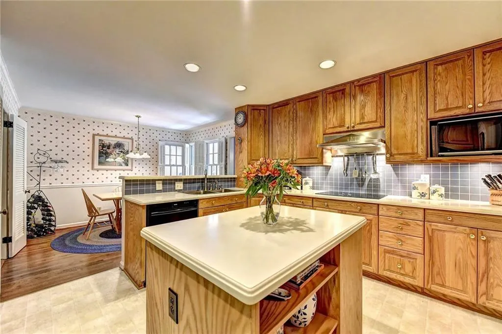 265 Danbury Lane, Atlanta, Georgia 30327, 5 Bedrooms Bedrooms, ,4 BathroomsBathrooms,Residential,Sold,265 Danbury Lane,6035392