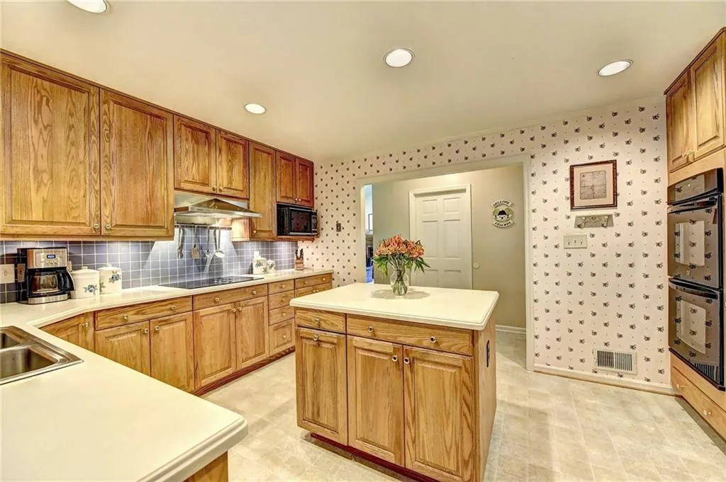 265 Danbury Lane, Atlanta, Georgia 30327, 5 Bedrooms Bedrooms, ,4 BathroomsBathrooms,Residential,Sold,265 Danbury Lane,6035392