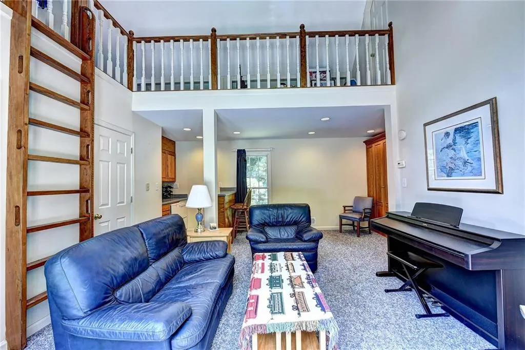 265 Danbury Lane, Atlanta, Georgia 30327, 5 Bedrooms Bedrooms, ,4 BathroomsBathrooms,Residential,Sold,265 Danbury Lane,6035392