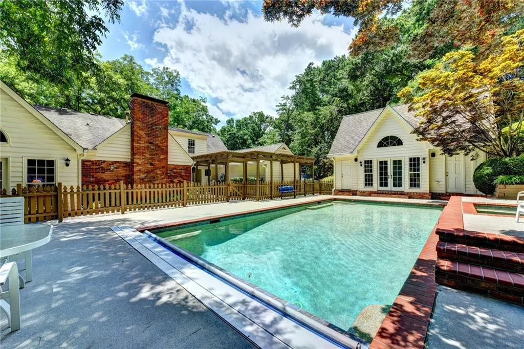 265 Danbury Lane, Atlanta, Georgia 30327, 5 Bedrooms Bedrooms, ,4 BathroomsBathrooms,Residential,Sold,265 Danbury Lane,6035392