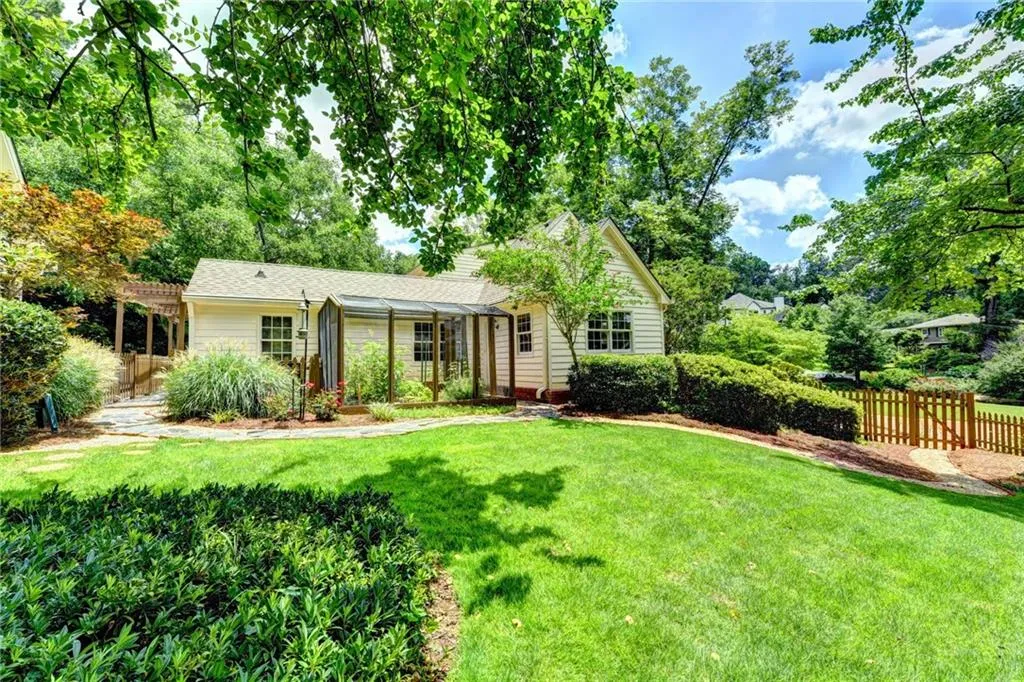 265 Danbury Lane, Atlanta, Georgia 30327, 5 Bedrooms Bedrooms, ,4 BathroomsBathrooms,Residential,Sold,265 Danbury Lane,6035392