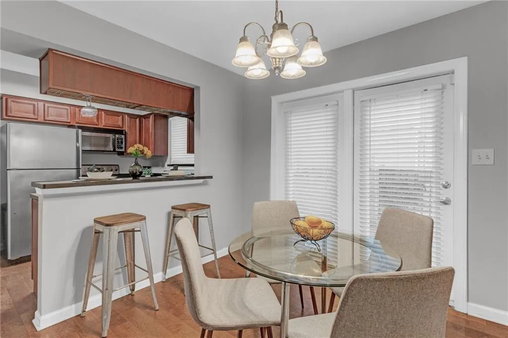 6940 Roswell Road Unit 21f, Sandy Springs, Georgia 30328, 2 Bedrooms Bedrooms, ,1 BathroomBathrooms,Residential,Sold,6940 Roswell Road Unit 21f,7082050