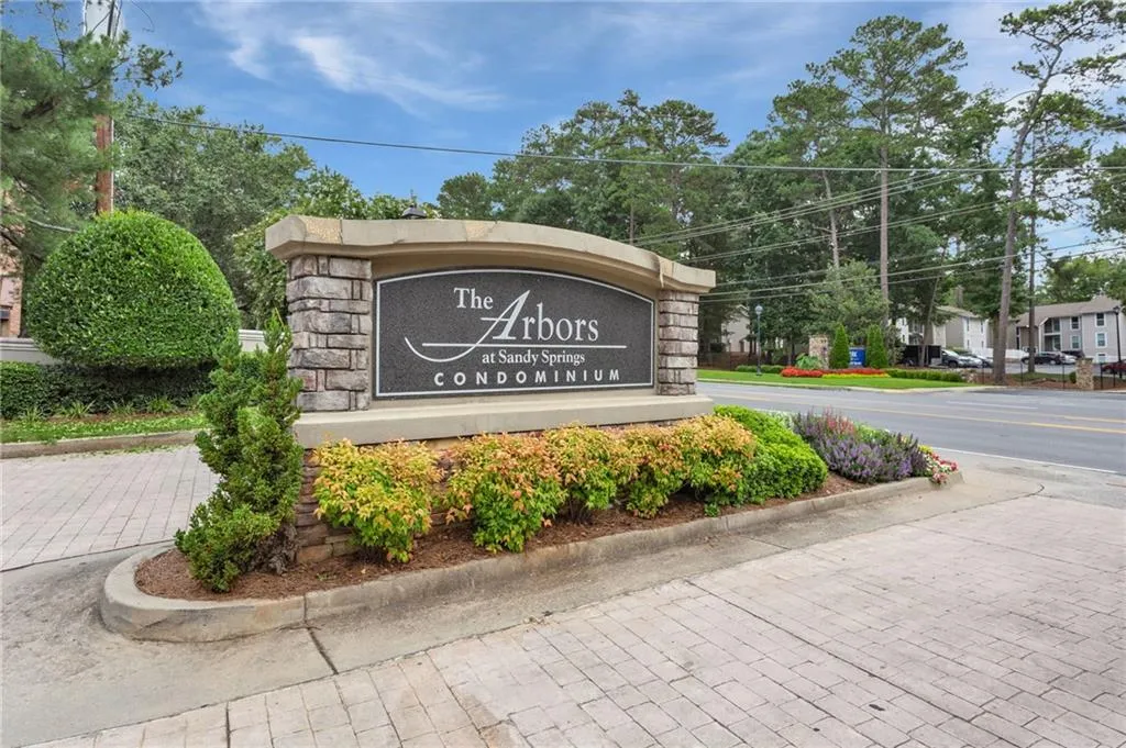 6940 Roswell Road Unit 21f, Sandy Springs, Georgia 30328, 2 Bedrooms Bedrooms, ,1 BathroomBathrooms,Residential,Sold,6940 Roswell Road Unit 21f,7082050