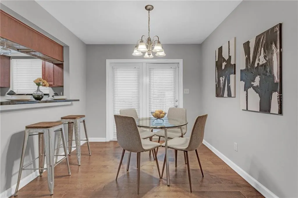 6940 Roswell Road Unit 21f, Sandy Springs, Georgia 30328, 2 Bedrooms Bedrooms, ,1 BathroomBathrooms,Residential,Sold,6940 Roswell Road Unit 21f,7082050