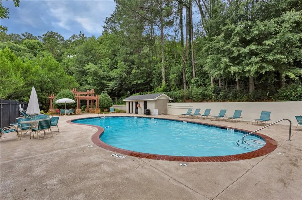 6940 Roswell Road Unit 21f, Sandy Springs, Georgia 30328, 2 Bedrooms Bedrooms, ,1 BathroomBathrooms,Residential,Sold,6940 Roswell Road Unit 21f,7082050