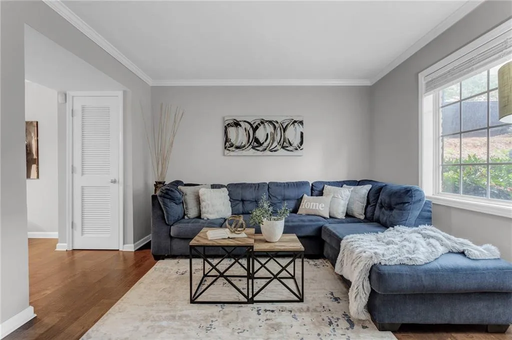 6940 Roswell Road Unit 21f, Sandy Springs, Georgia 30328, 2 Bedrooms Bedrooms, ,1 BathroomBathrooms,Residential,Sold,6940 Roswell Road Unit 21f,7082050