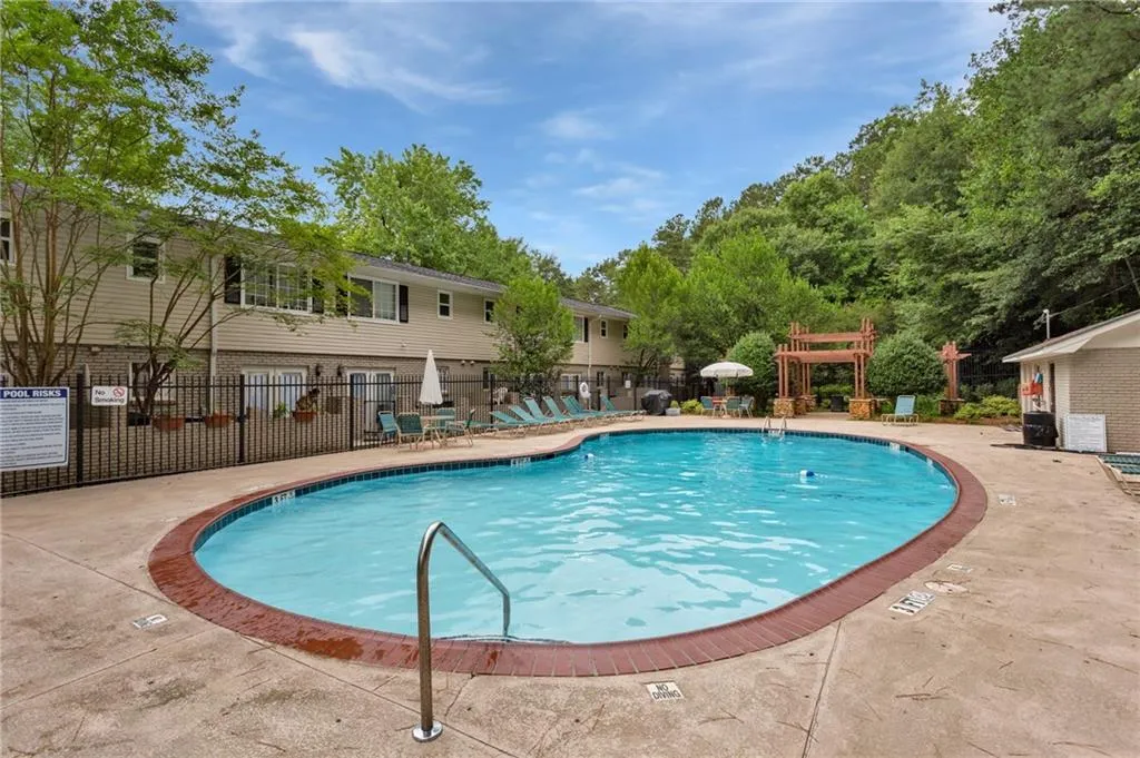 6940 Roswell Road Unit 21f, Sandy Springs, Georgia 30328, 2 Bedrooms Bedrooms, ,1 BathroomBathrooms,Residential,Sold,6940 Roswell Road Unit 21f,7082050