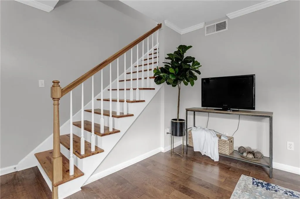 6940 Roswell Road Unit 21f, Sandy Springs, Georgia 30328, 2 Bedrooms Bedrooms, ,1 BathroomBathrooms,Residential,Sold,6940 Roswell Road Unit 21f,7082050